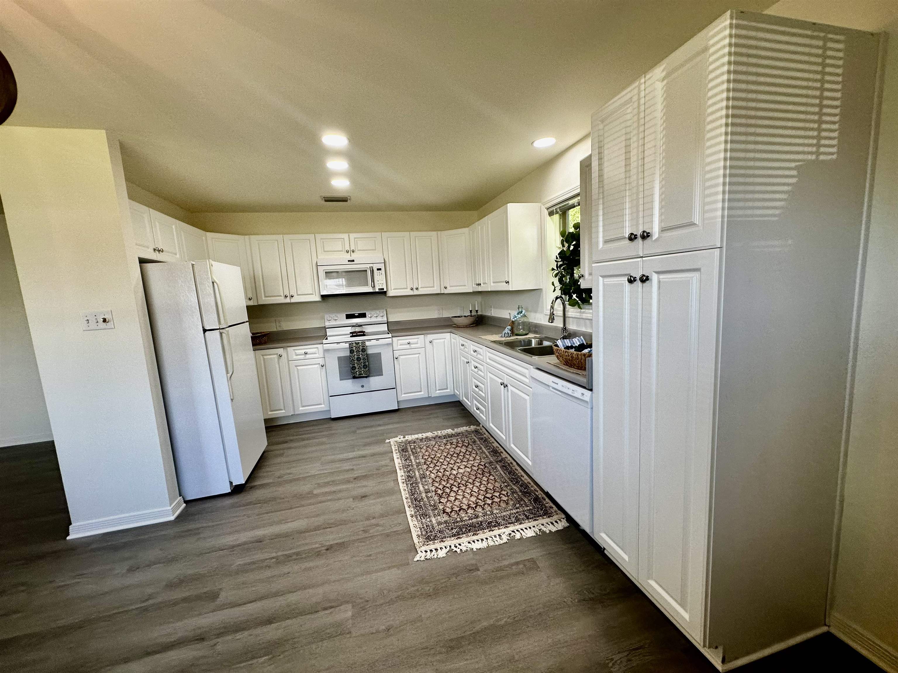 9090 Bay Pnes Road Elberta, AL 36530 - Photo 7 of 26 Kitchen