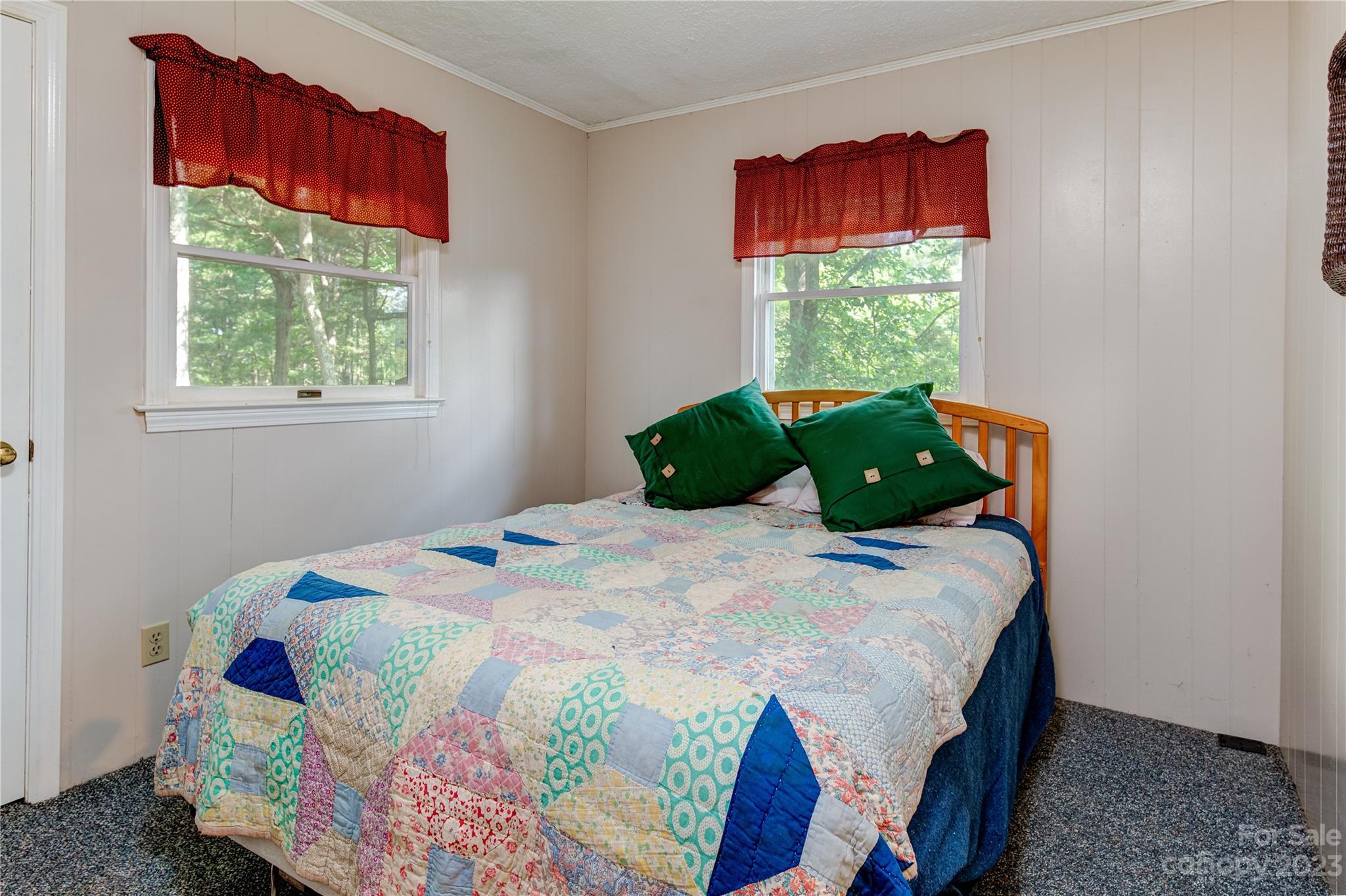 261 Knight Road Saluda, NC 28773 - Photo 12 of 20 Gallery Image 12