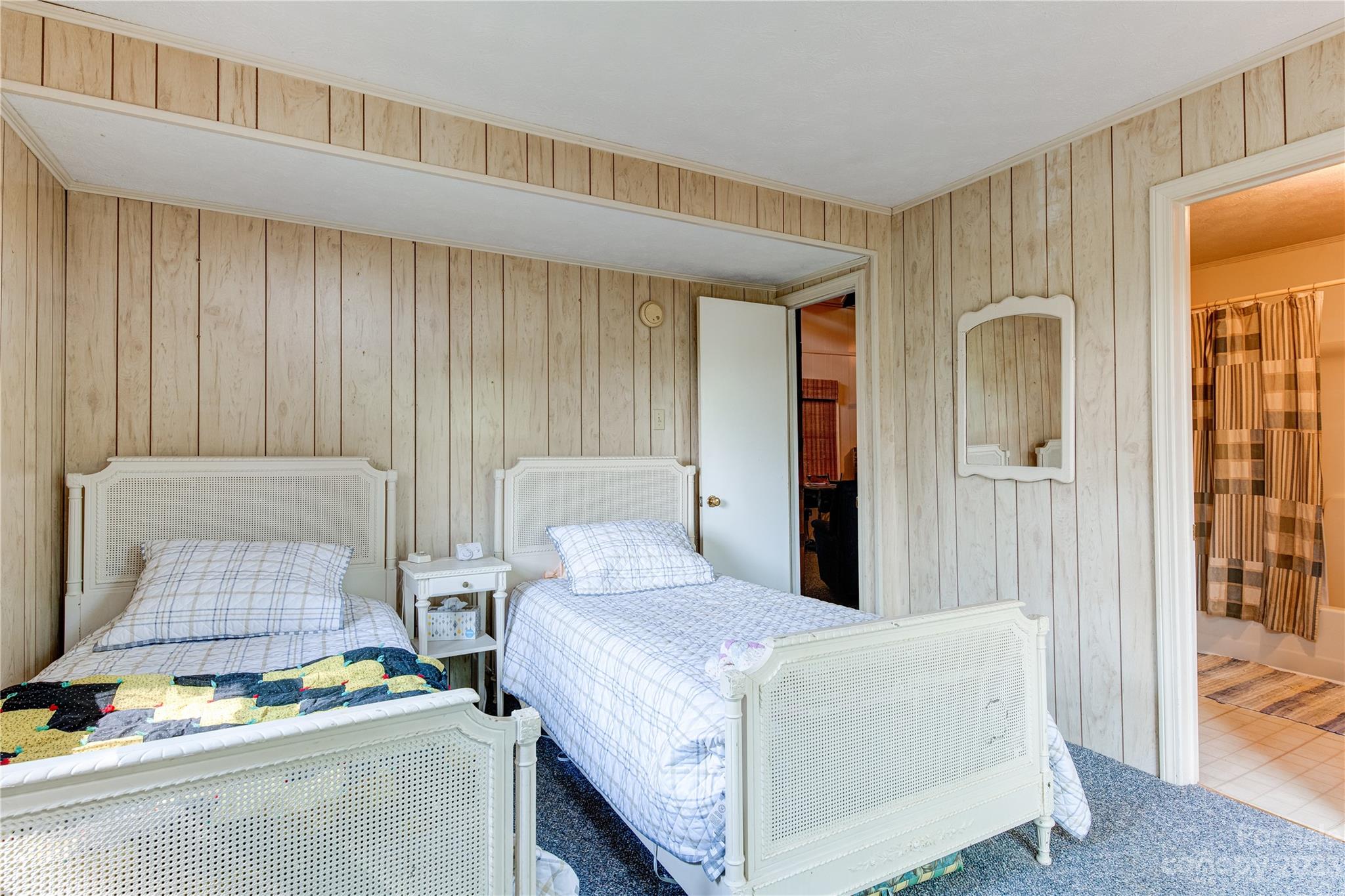 261 Knight Road Saluda, NC 28773 - Photo 13 of 20 Gallery Image 13