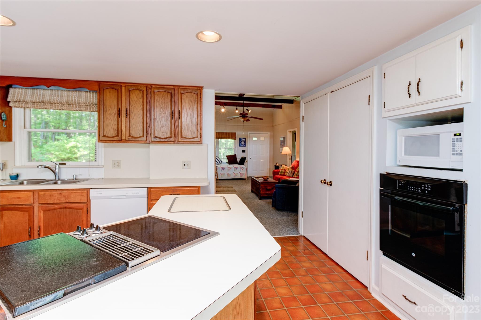 261 Knight Road Saluda, NC 28773 - Photo 9 of 20 Gallery Image 9