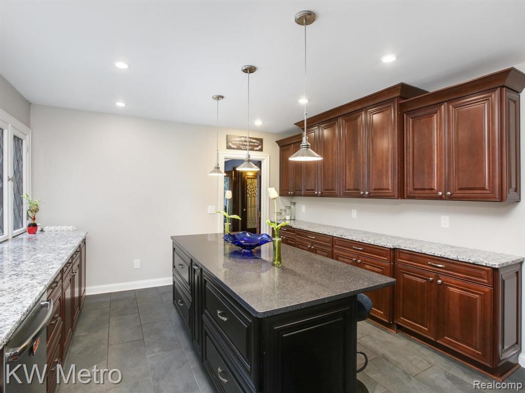 1235 Yorkshire Road Grosse Pointe Park, MI 48230 - Photo 11 of 51