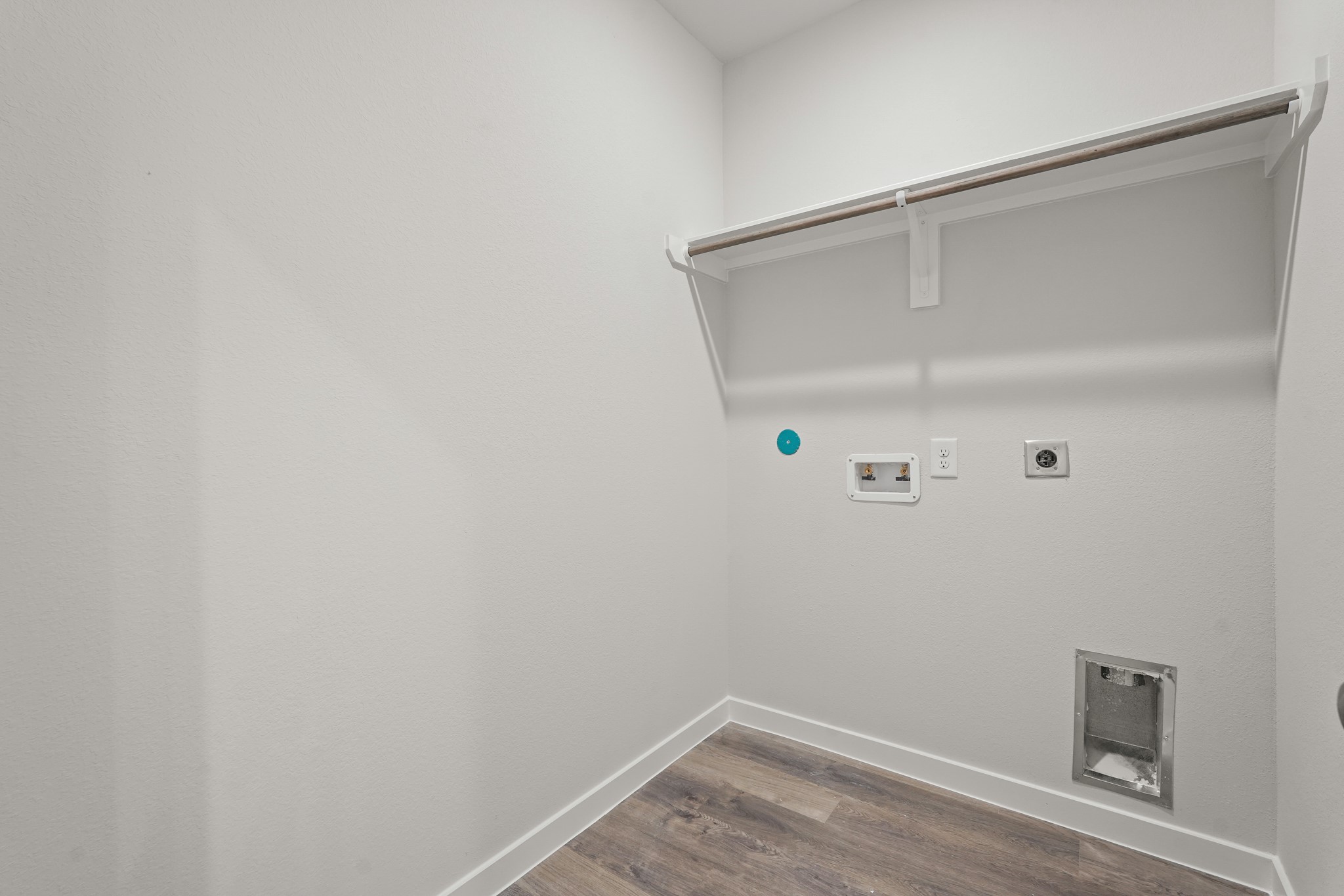 213 Spring Drive Hockley, TX 77447 - Photo 9 of 26 a view of a small space