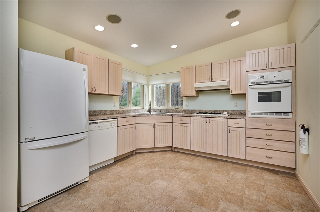 471 Flat Hills Road Amherst, MA 01002 - Photo 7 of 32