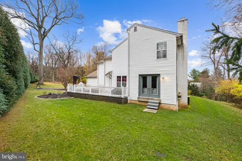 a view of a house with backyard and a tree