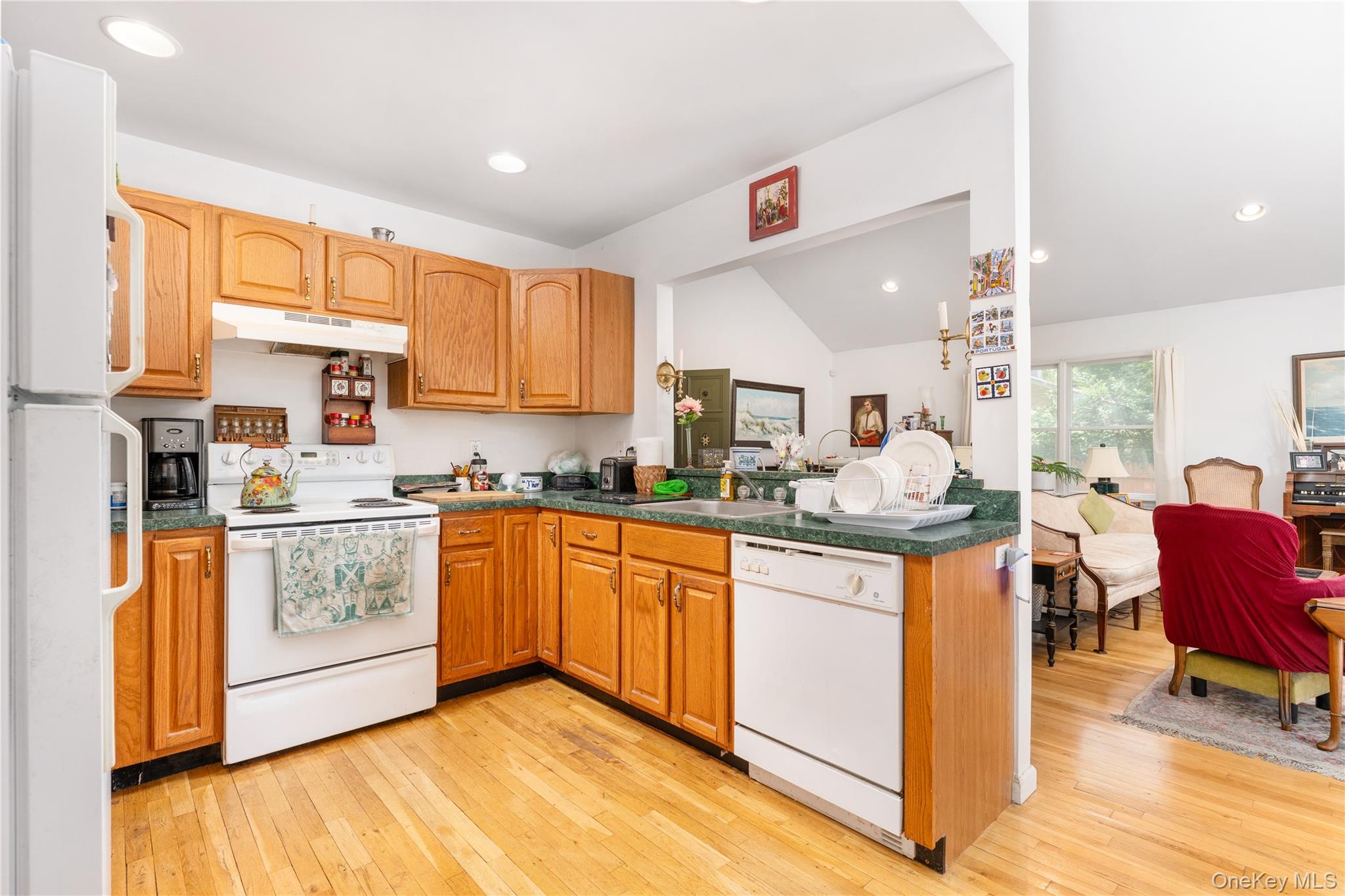 47 Suffolk Road Hampton Bays, NY 11946 - Photo 18 of 42