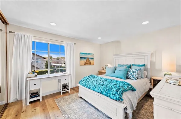 $2,950 | 22 Exeter, Irvine, CA 92612