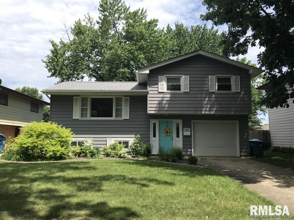 2309 Blackhawk Road Springfield, IL 62702 - Photo 1 of 19
