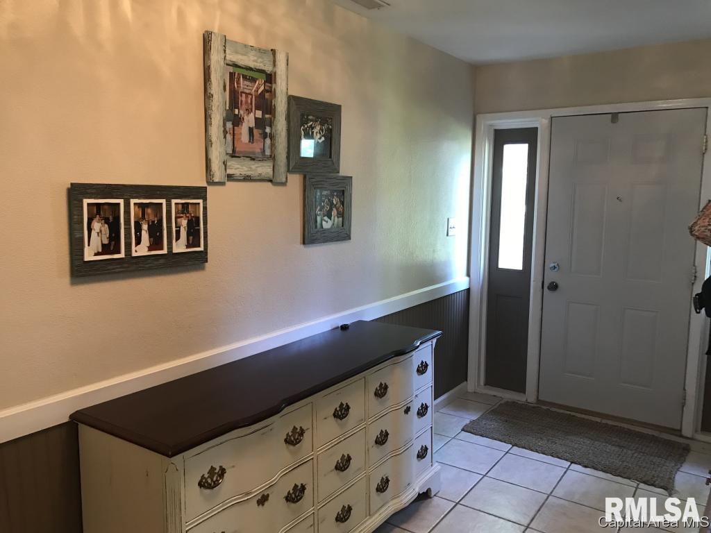 2309 Blackhawk Road Springfield, IL 62702 - Photo 3 of 19