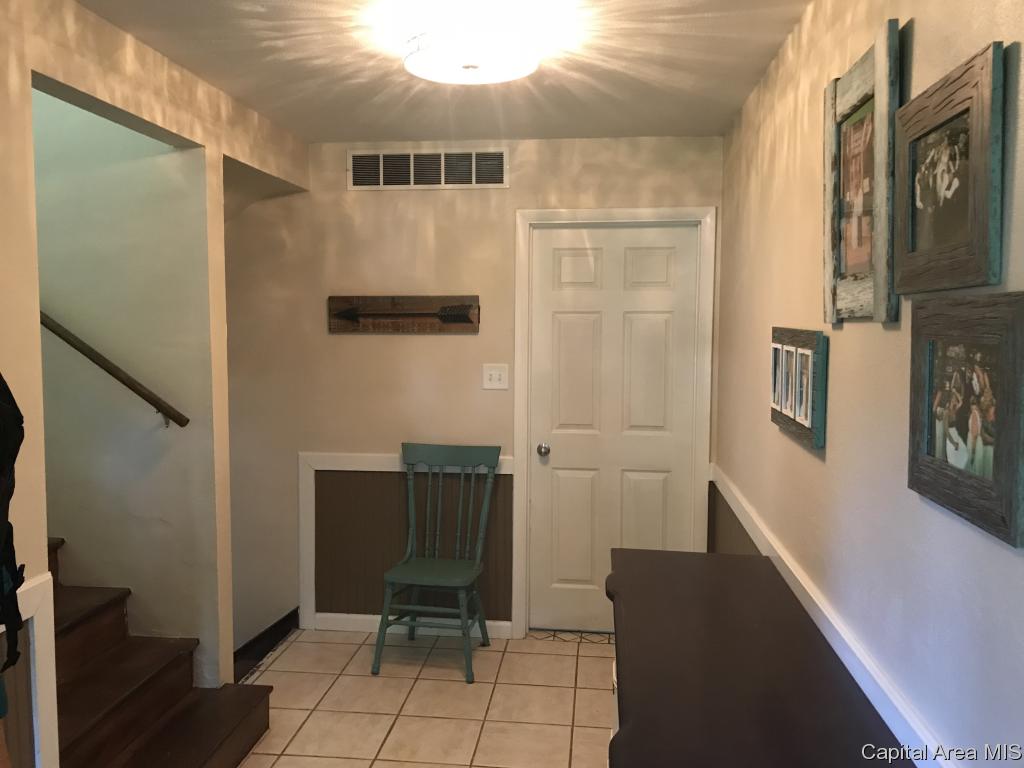 2309 Blackhawk Road Springfield, IL 62702 - Photo 4 of 19