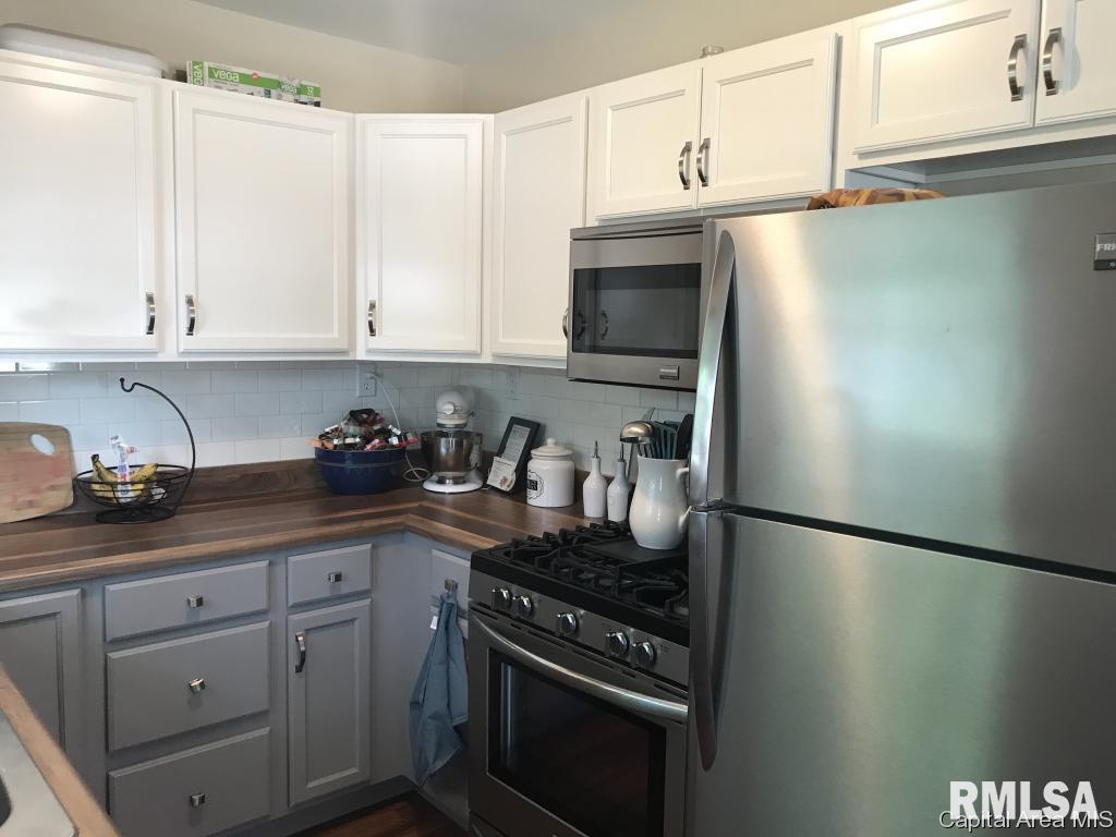 2309 Blackhawk Road Springfield, IL 62702 - Photo 6 of 19
