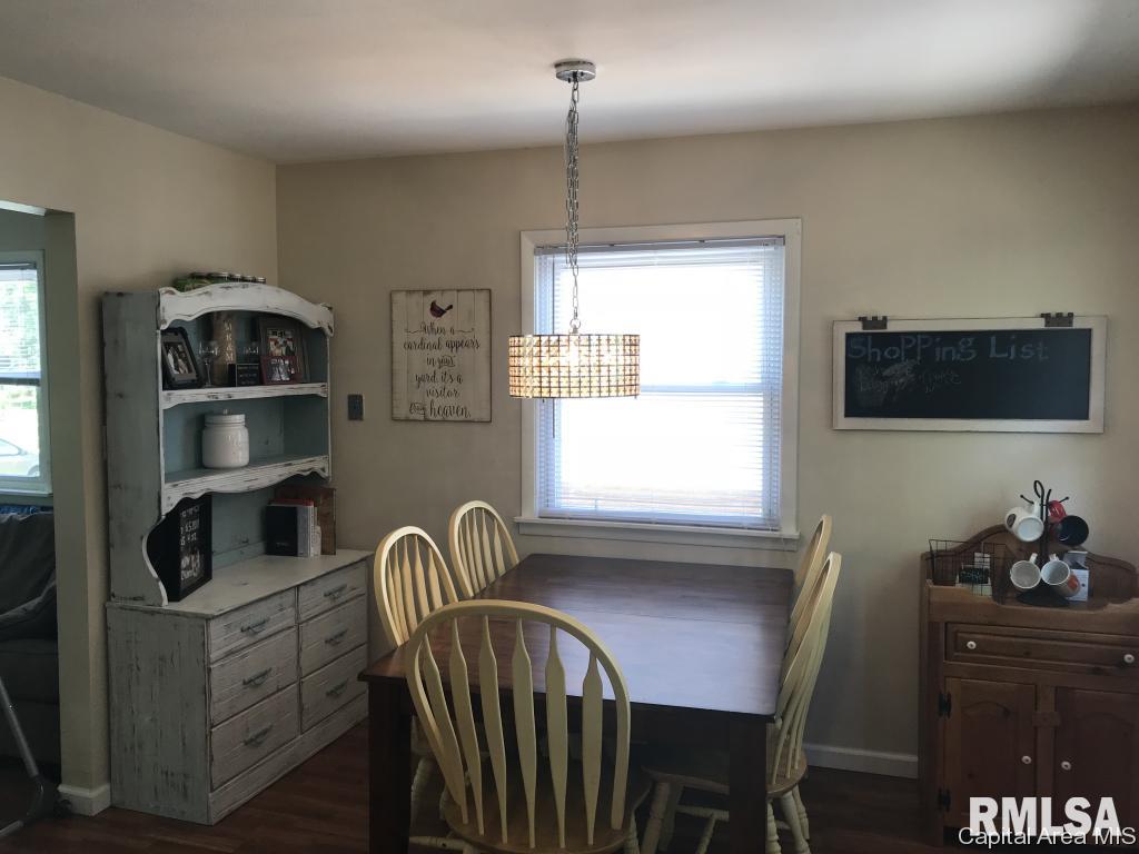 2309 Blackhawk Road Springfield, IL 62702 - Photo 7 of 19
