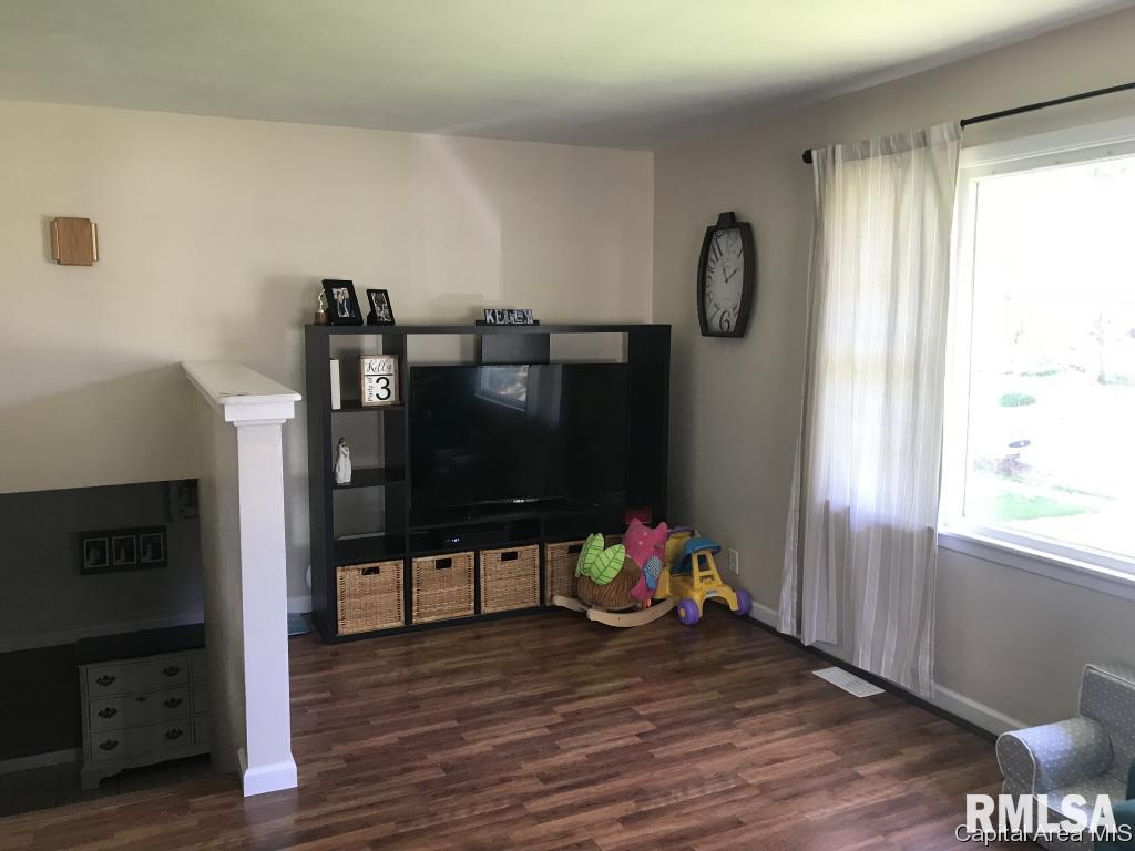 2309 Blackhawk Road Springfield, IL 62702 - Photo 8 of 19
