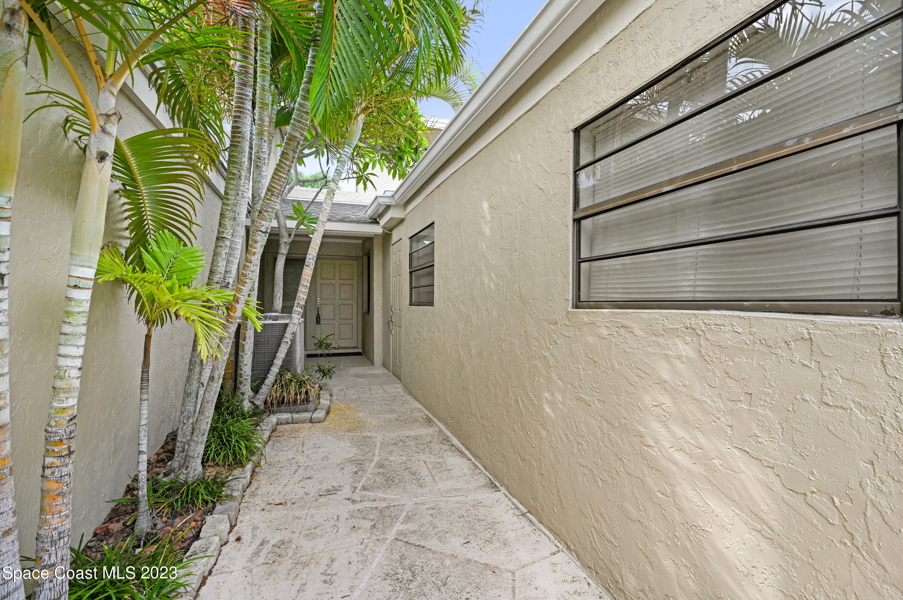 a view of a house with a backyard