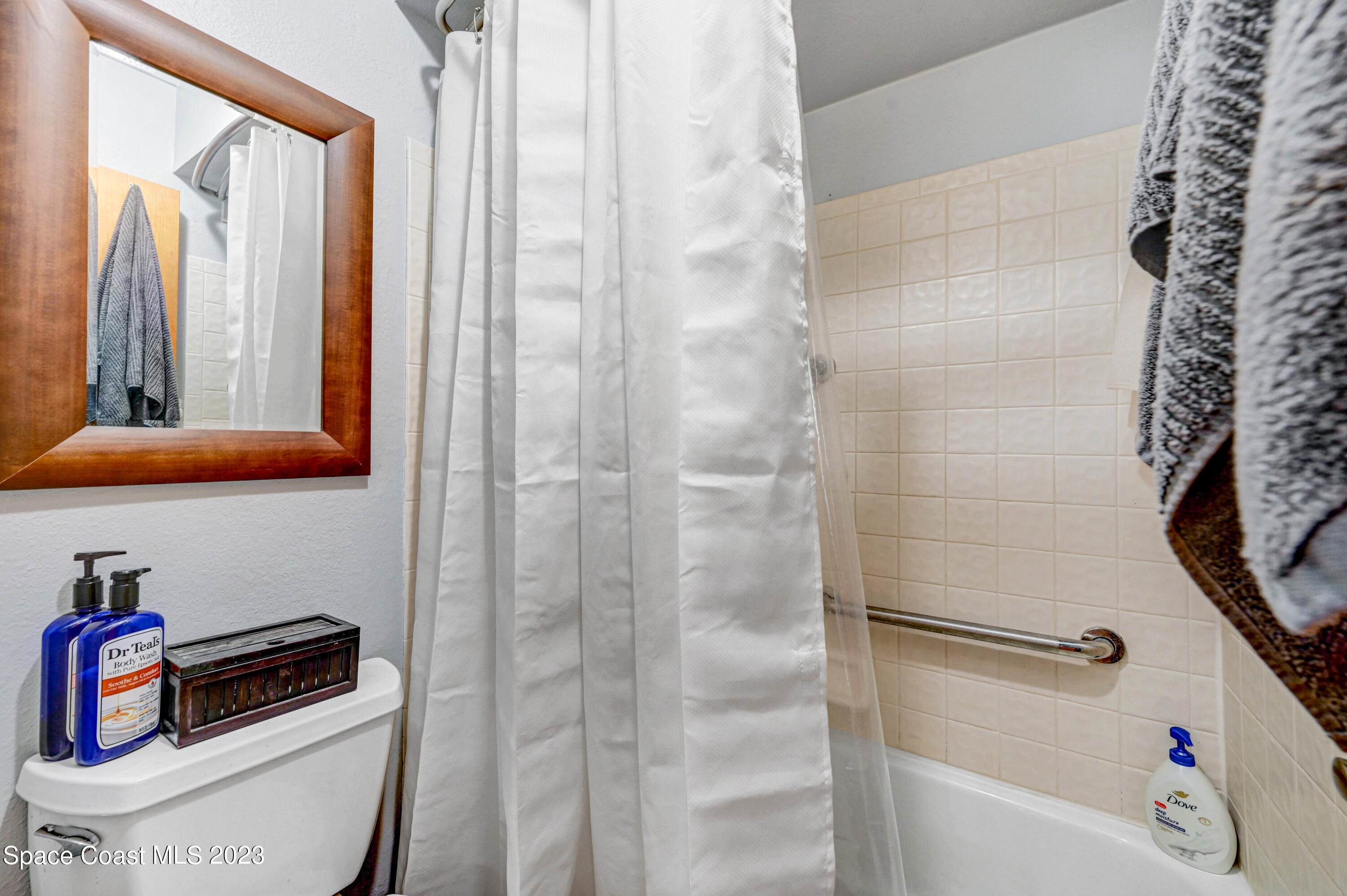 229 Augusta Way Melbourne, FL 32940 - Photo 21 of 39 a bathroom with a shower a toilet and a sink