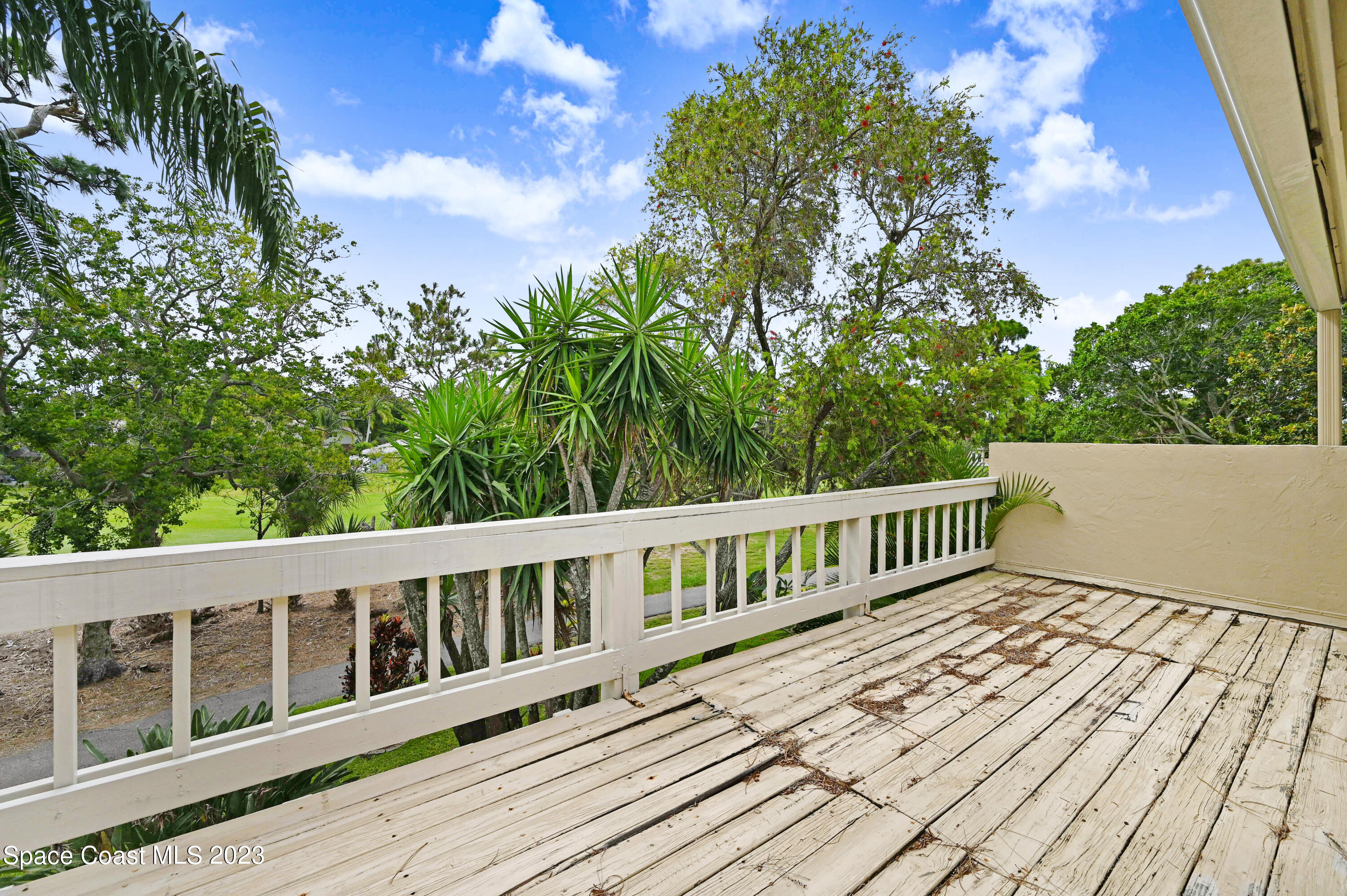 229 Augusta Way Melbourne, FL 32940 - Photo 22 of 39 a balcony with wooden floor and fence