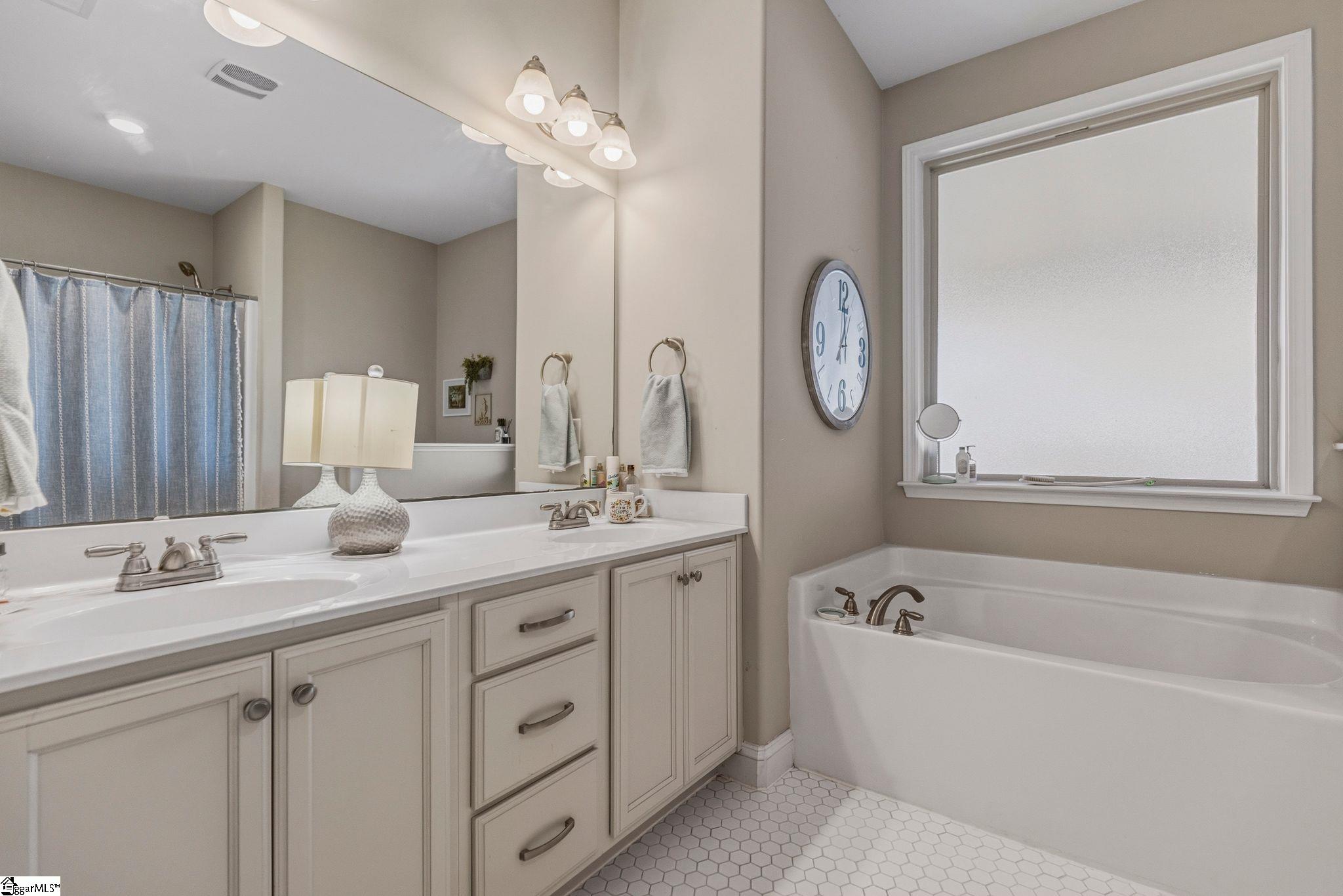 11 Forest Ridge Way Greenville, SC 29617 - Photo 13 of 21 Gallery Image 13