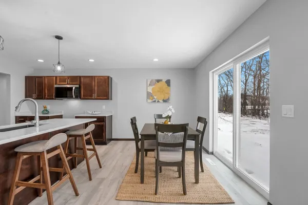 $449,800 | 1825 Southland Lane, New London, WI 54961