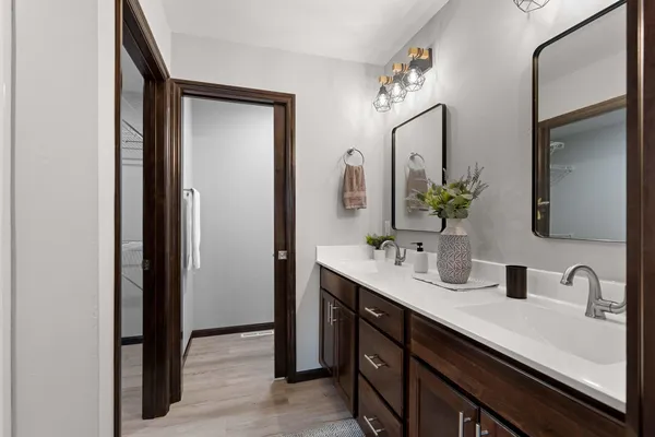 $449,800 | 1825 Southland Lane, New London, WI 54961