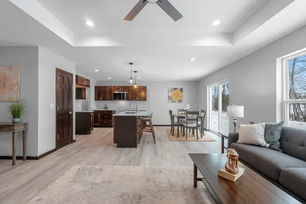 $449,800 | 1825 Southland Lane, New London, WI 54961