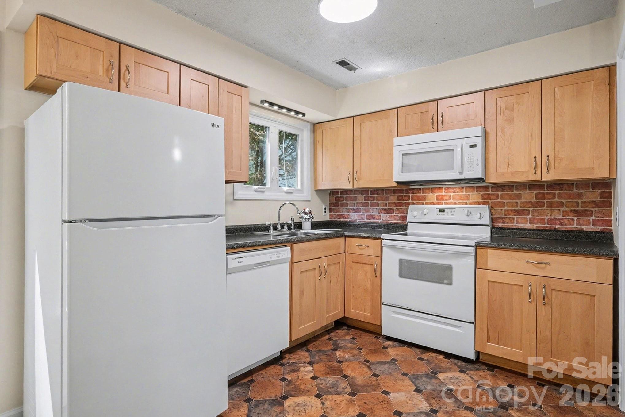 4813 Rounding Run Road Charlotte, NC 28277 - Photo 17 of 37 Gallery Image 17
