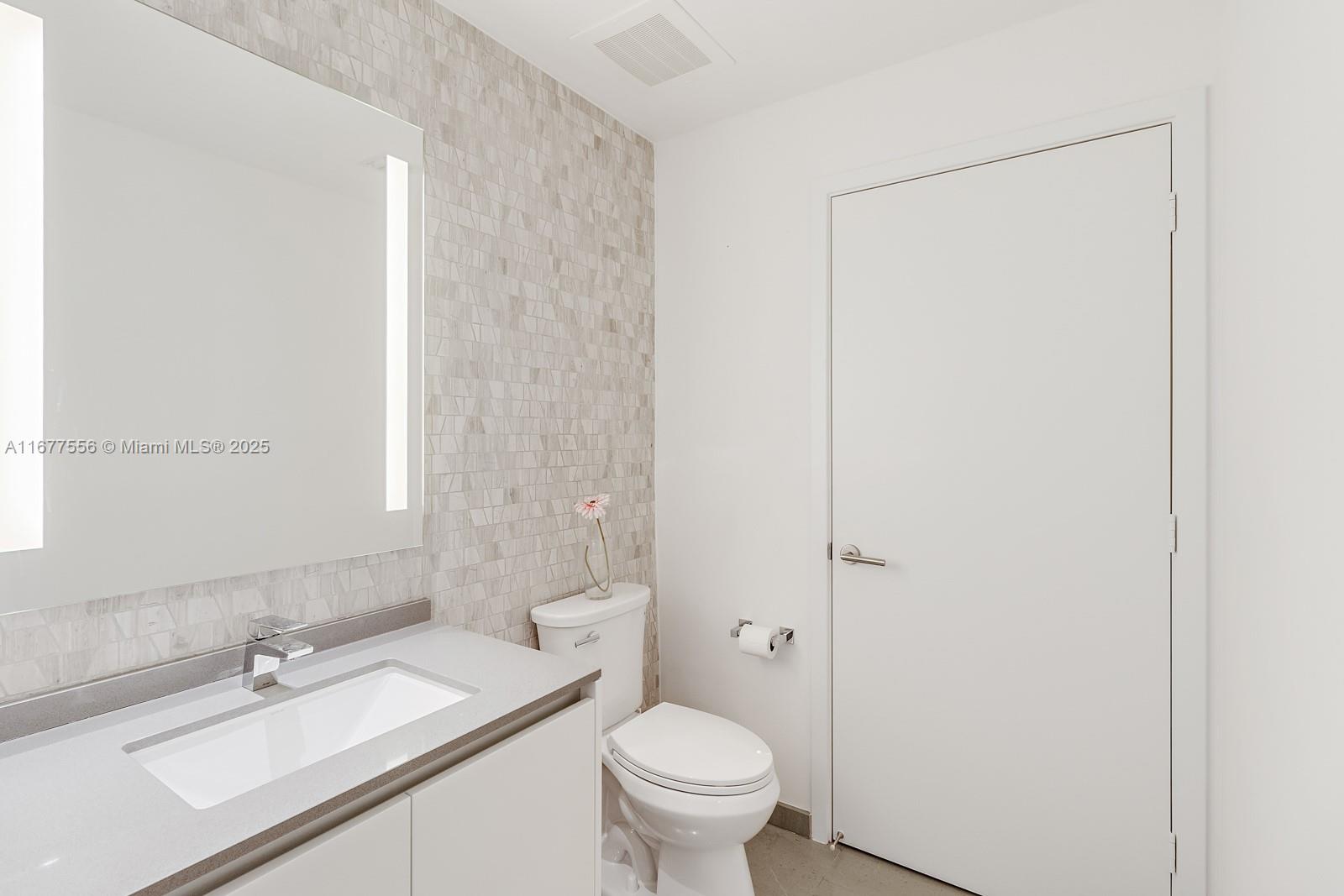 88 Southwest 7th Street, Unit 1710 Miami, FL 33130 - Photo 11 of 35 Powder Room or Guest Bathroom
