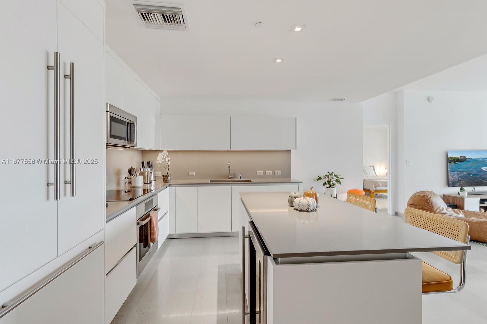 88 Southwest 7th Street, Unit 1710 Miami, FL 33130 - Photo 2 of 35