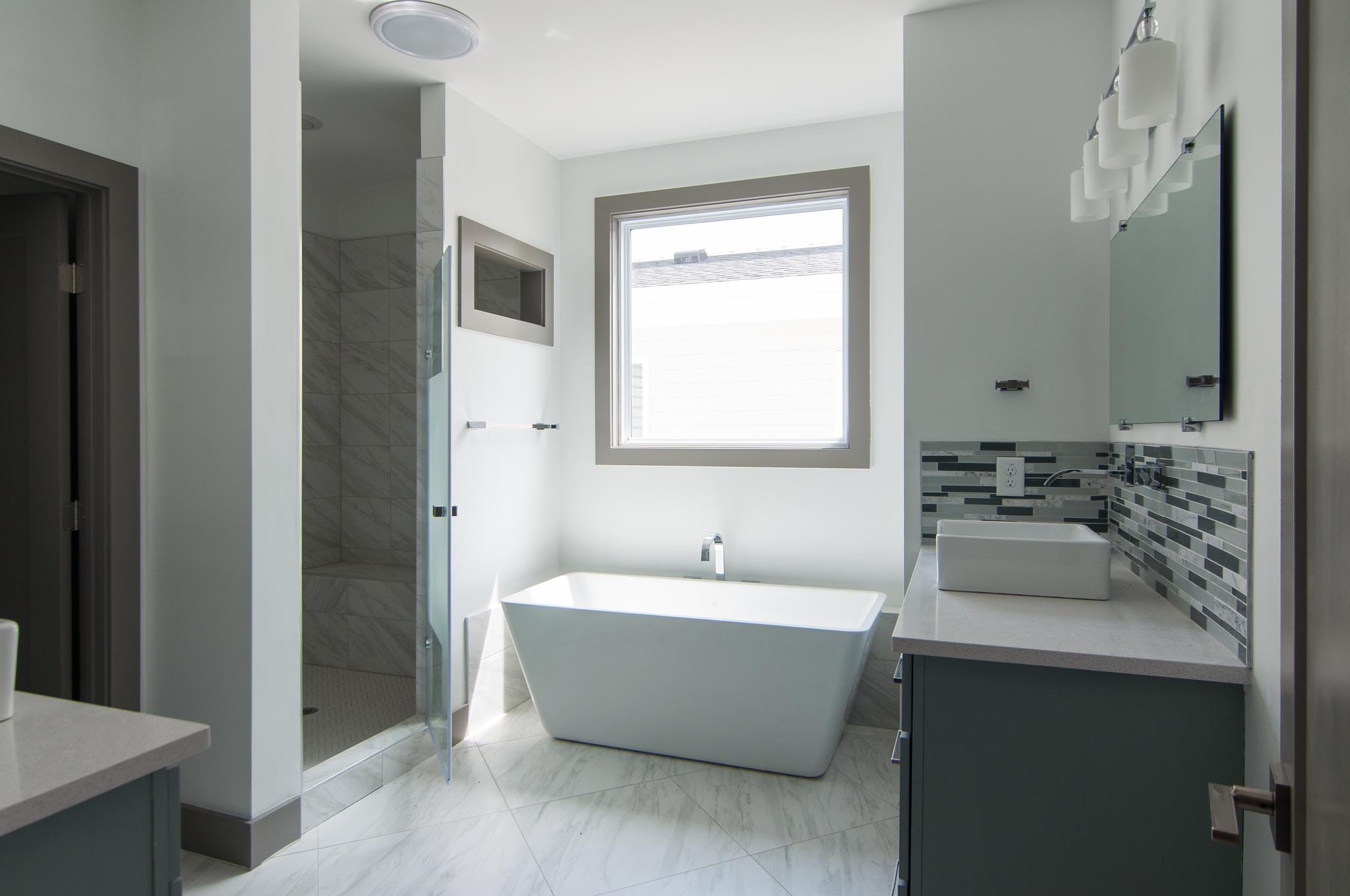 904 B Riverside Drive Nashville, TN 37206 - Photo 23 of 30 a bathroom with a bathtub and a sink