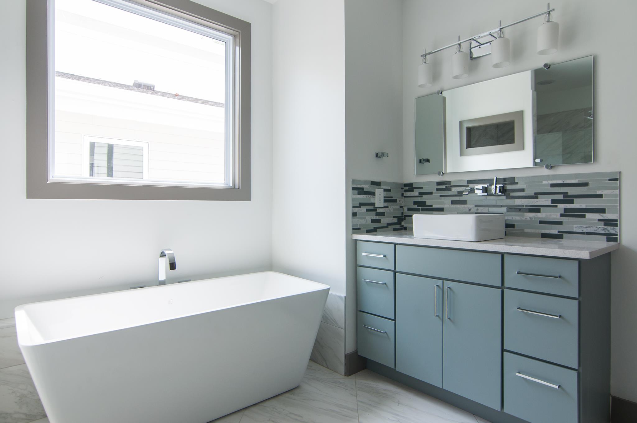 904 B Riverside Drive Nashville, TN 37206 - Photo 25 of 30 a bathroom with a bathtub and a sink