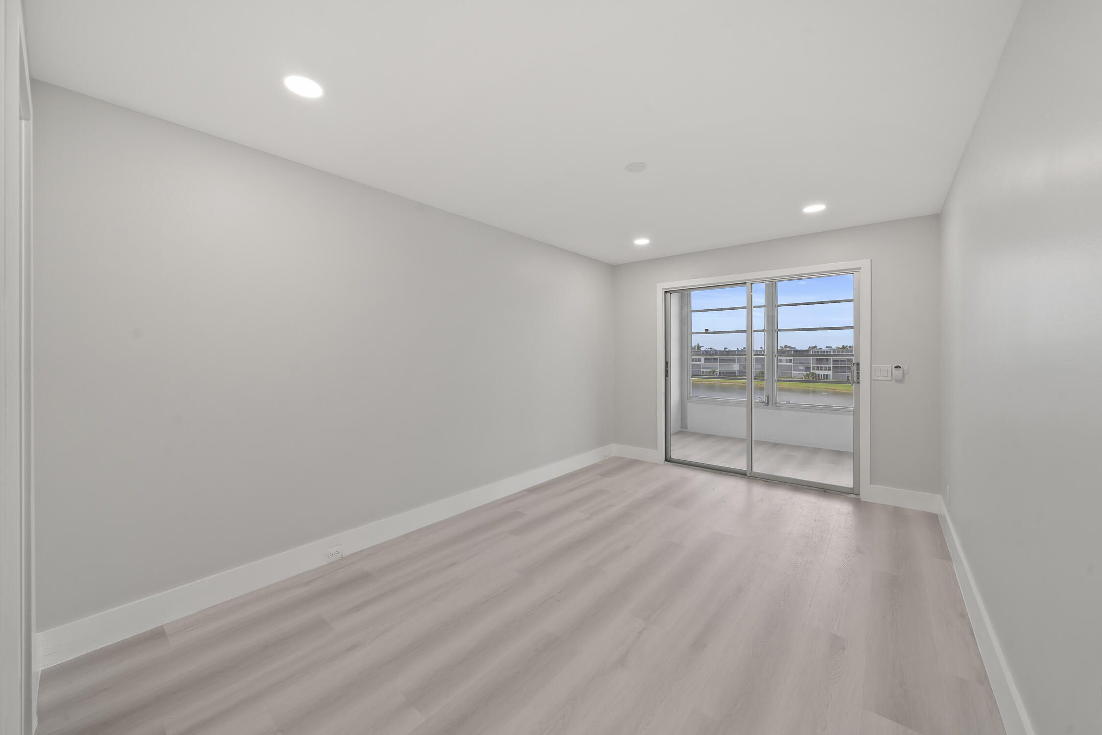 4071 Guildford East Boca Raton, FL 33434 - Photo 14 of 26 Left Bed