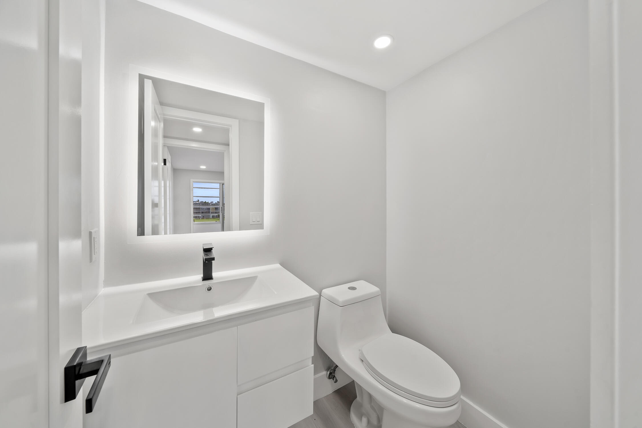 4071 Guildford East Boca Raton, FL 33434 - Photo 17 of 26 Bathroom 2