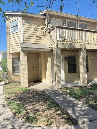 $1,350 | 4401 River Valley Drive, Unit 201, Corpus Christi, TX 78410