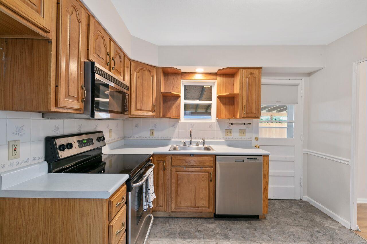 8529 MacKenzie Road St. Louis, MO 63123 - Photo 3 of 16 Gallery Image 3
