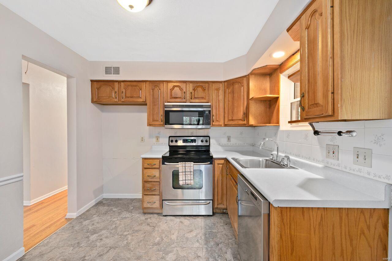 8529 MacKenzie Road St. Louis, MO 63123 - Photo 4 of 16 Gallery Image 4