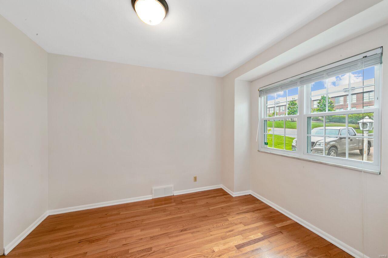 8529 MacKenzie Road St. Louis, MO 63123 - Photo 5 of 16 Gallery Image 5
