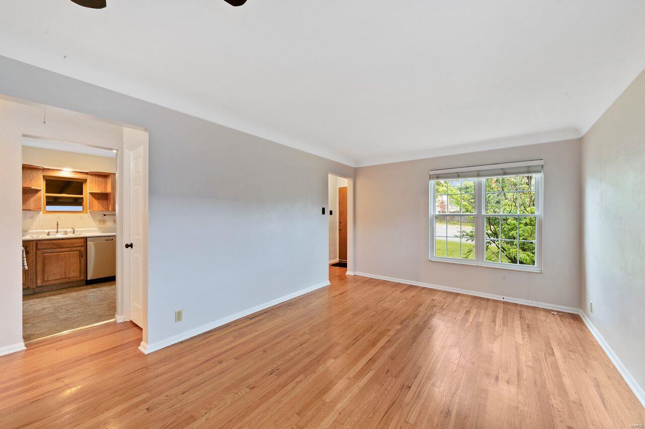 8529 MacKenzie Road St. Louis, MO 63123 - Photo 8 of 16 Gallery Image 8