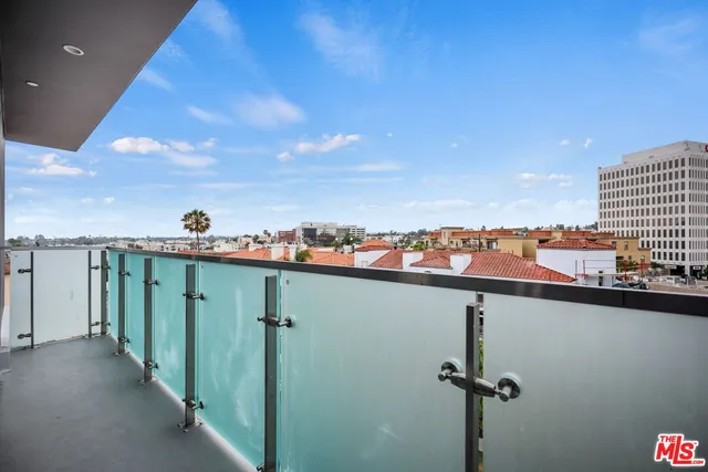 $6,095 | 11668 Darlington Avenue, Unit 201, Los Angeles, CA 90049