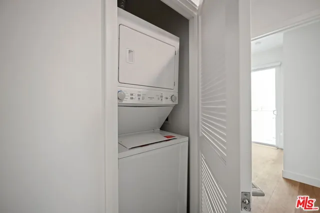 $6,095 | 11668 Darlington Avenue, Unit 201, Los Angeles, CA 90049