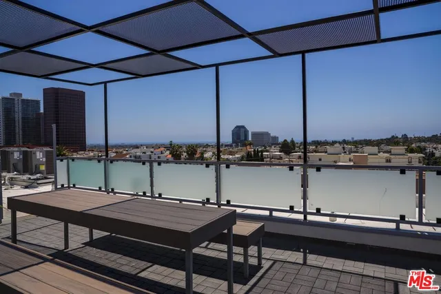 $6,095 | 11668 Darlington Avenue, Unit 201, Los Angeles, CA 90049