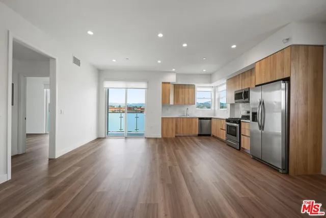 $6,095 | 11668 Darlington Avenue, Unit 201, Los Angeles, CA 90049