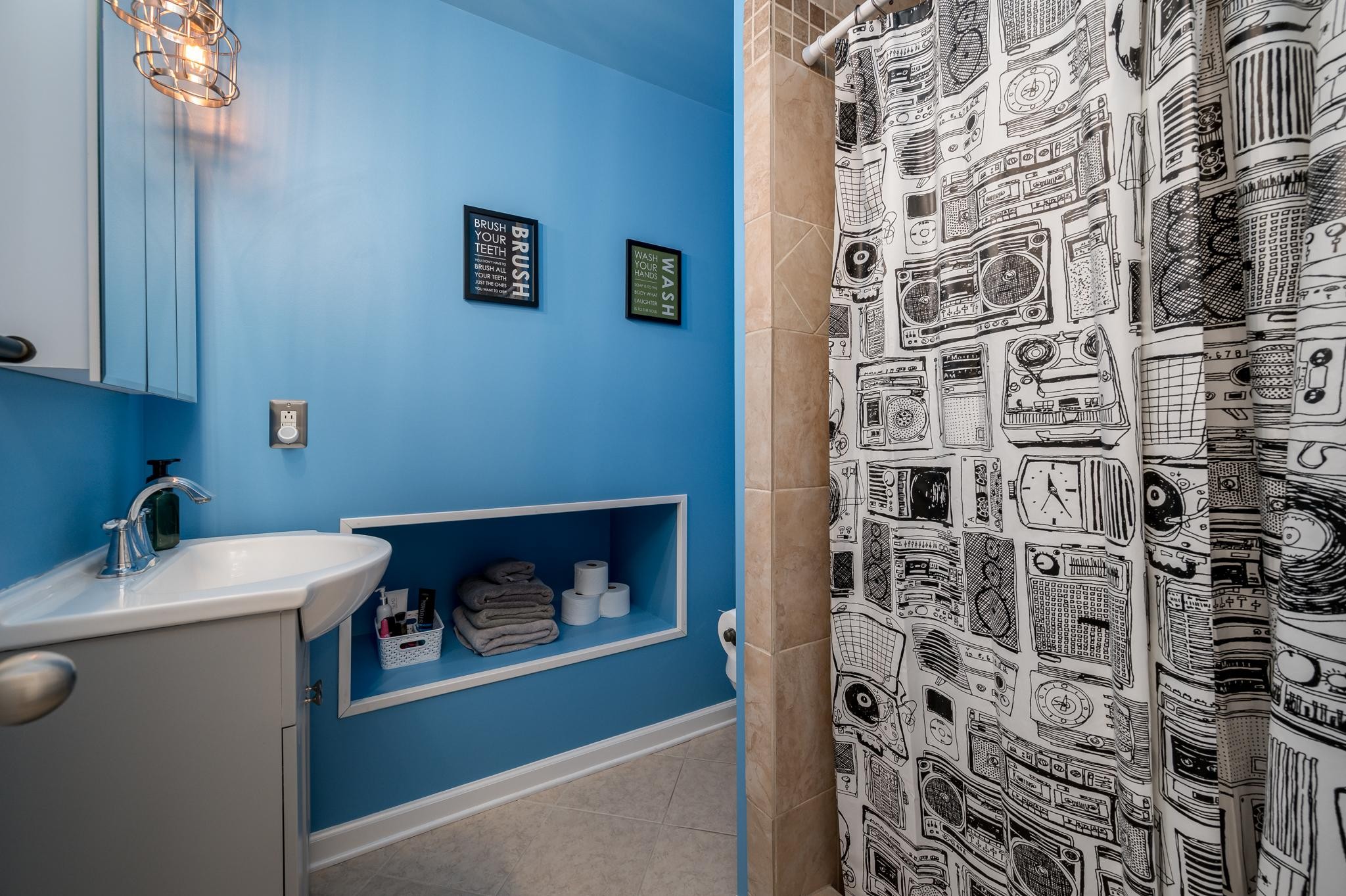 5252 Cainsville Road Lebanon, TN 37090 - Photo 25 of 45 a room with a wall painting and a wall painting