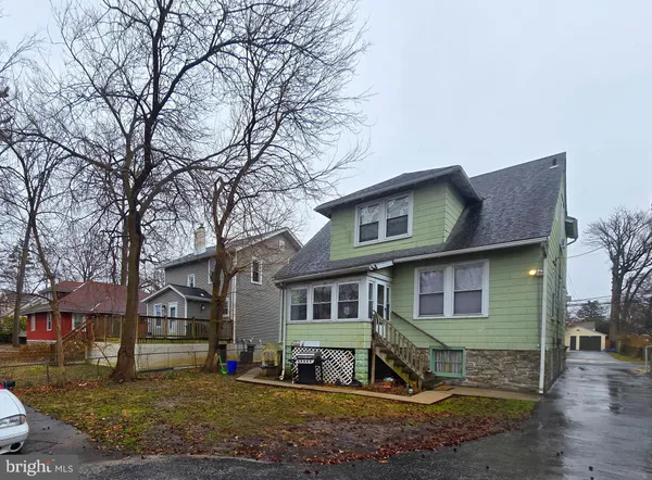 a view of a yard in front of a house