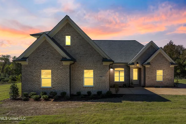 $366,900 | 2297 Highway 301, Hernando, MS 38632