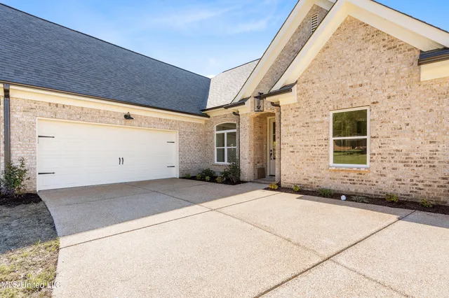 $366,900 | 2297 Highway 301, Hernando, MS 38632