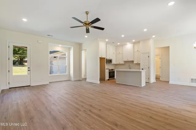 $366,900 | 2297 Highway 301, Hernando, MS 38632