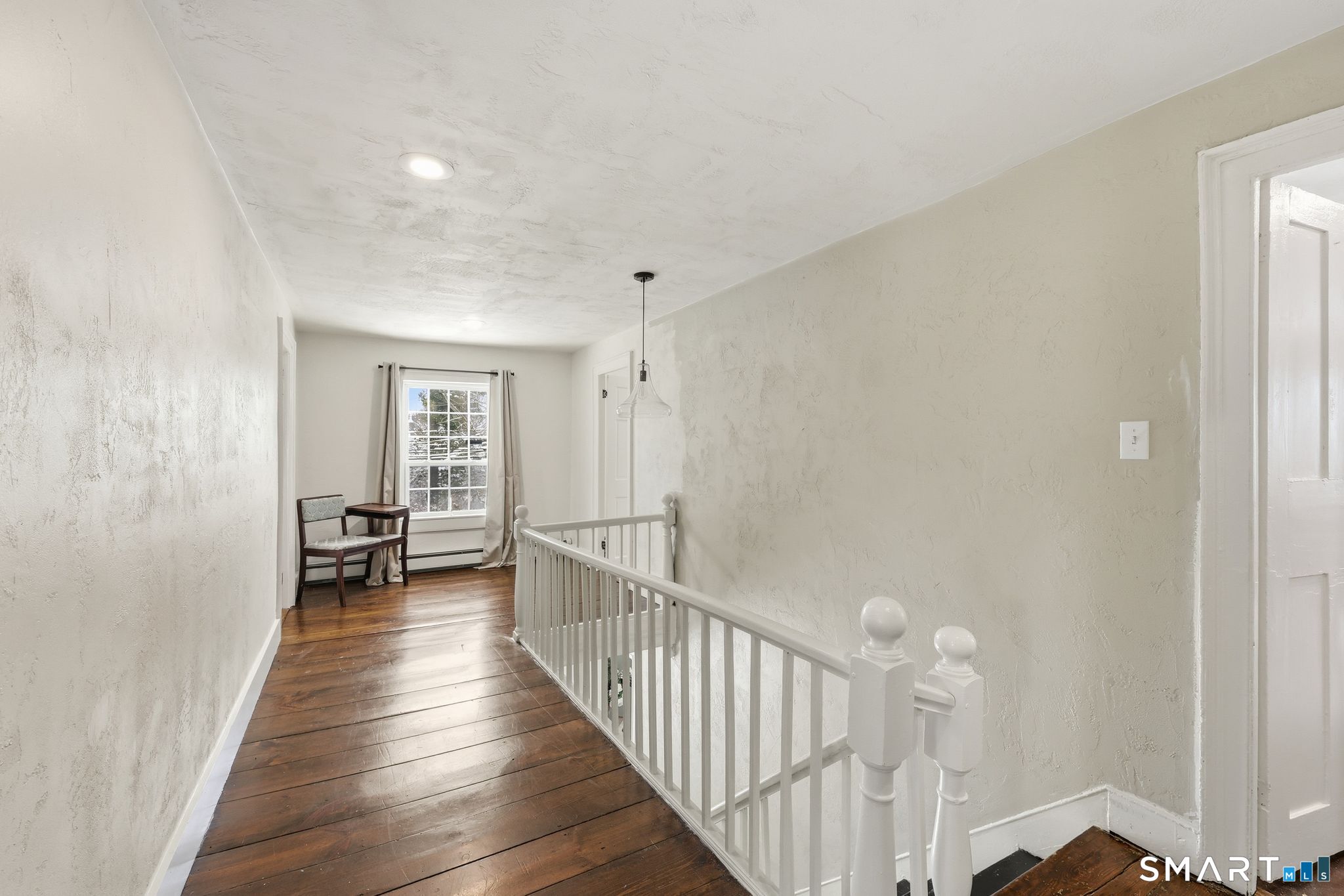 4 Perrin Road Woodstock, CT 06281 - Photo 19 of 40 Hallway upstairs