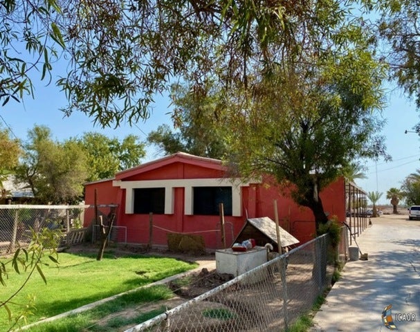 2134 Cross Road El Centro, CA 92243 - Photo 3 of 24 Gallery Image 3
