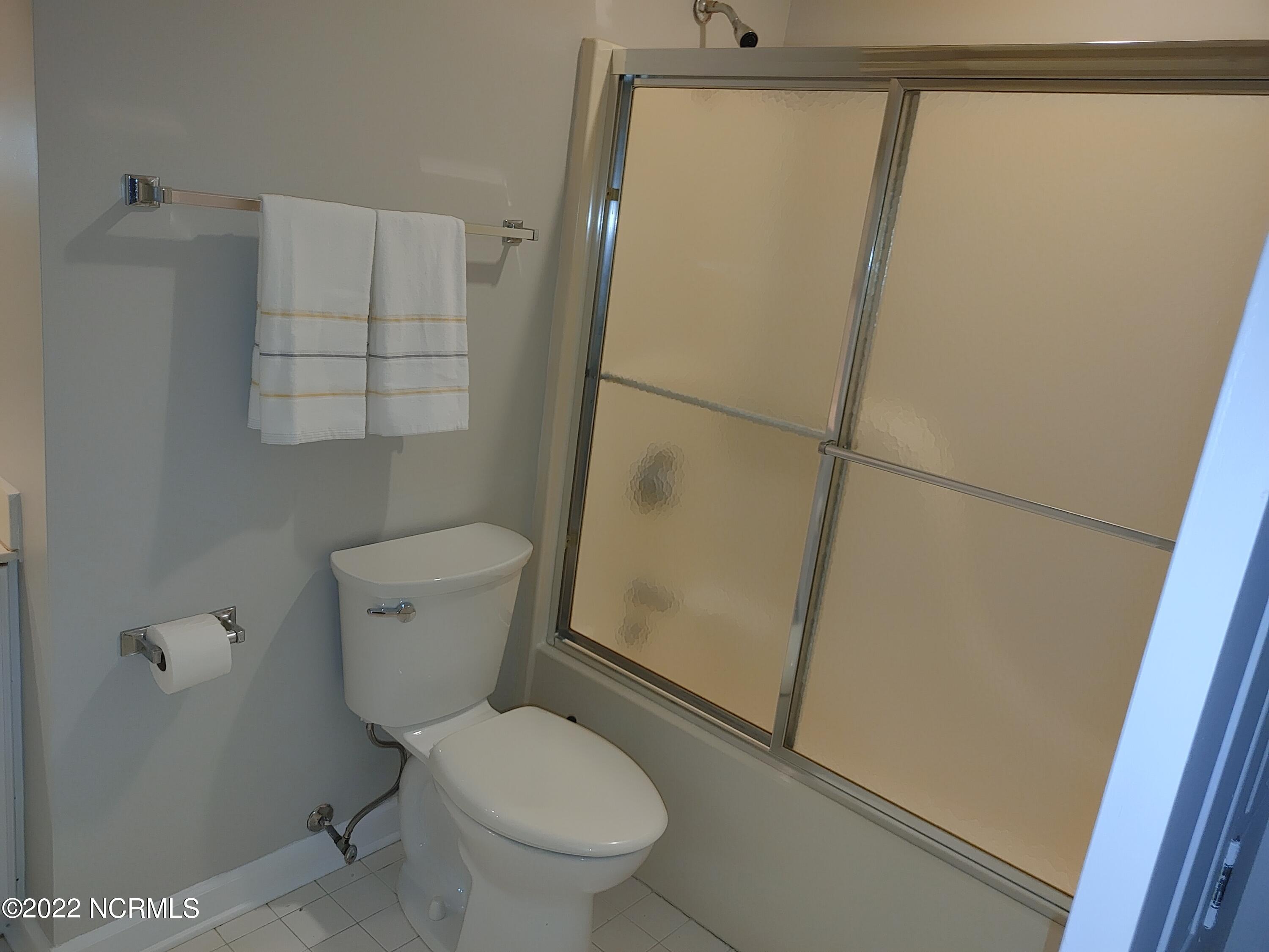 245 Knoll Road Southern Pines, NC 28387 - Photo 12 of 18 guest bath