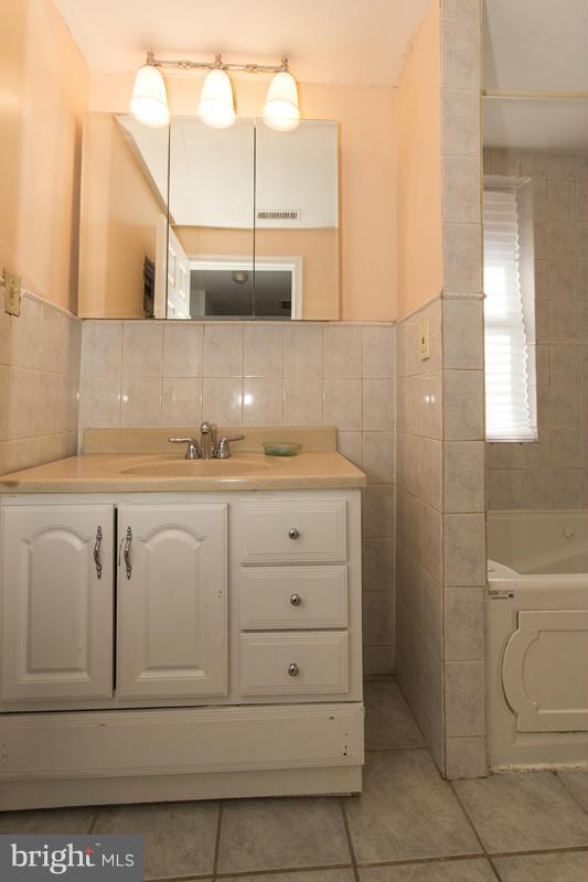 6915 Reisterstown Road Baltimore, MD 21215 - Photo 16 of 21 Master Bath Upper