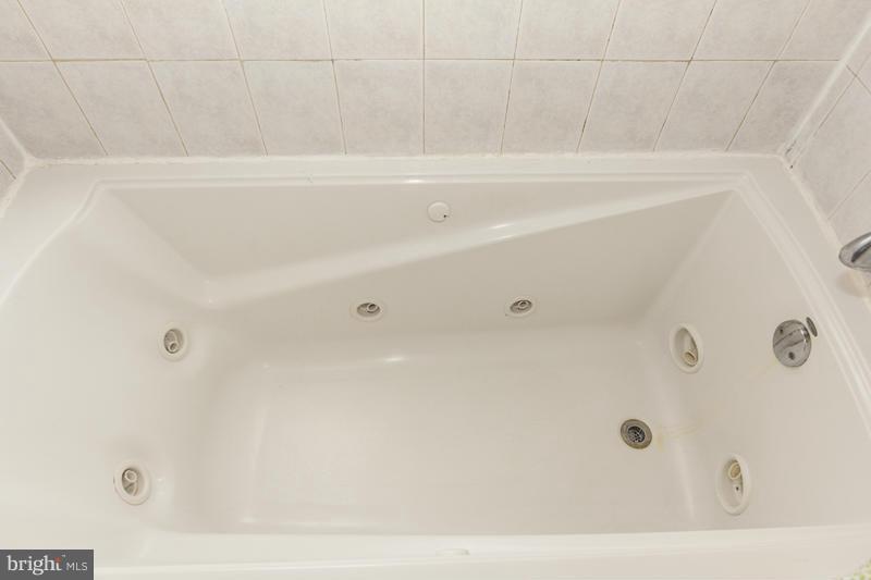 6915 Reisterstown Road Baltimore, MD 21215 - Photo 17 of 21 Jacuzzi Tub