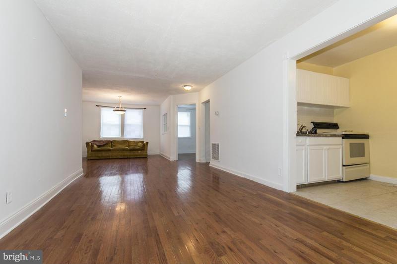 6915 Reisterstown Road Baltimore, MD 21215 - Photo 3 of 21 Living Room